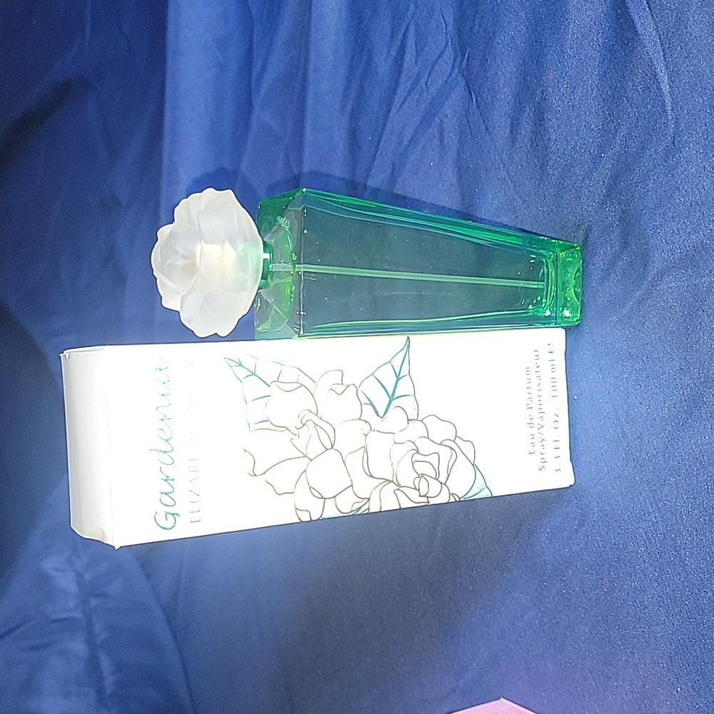 GARDENIA BY ELIZABETH TAYLOR EAU PARFUM SPRAY - Picture 4 of 4